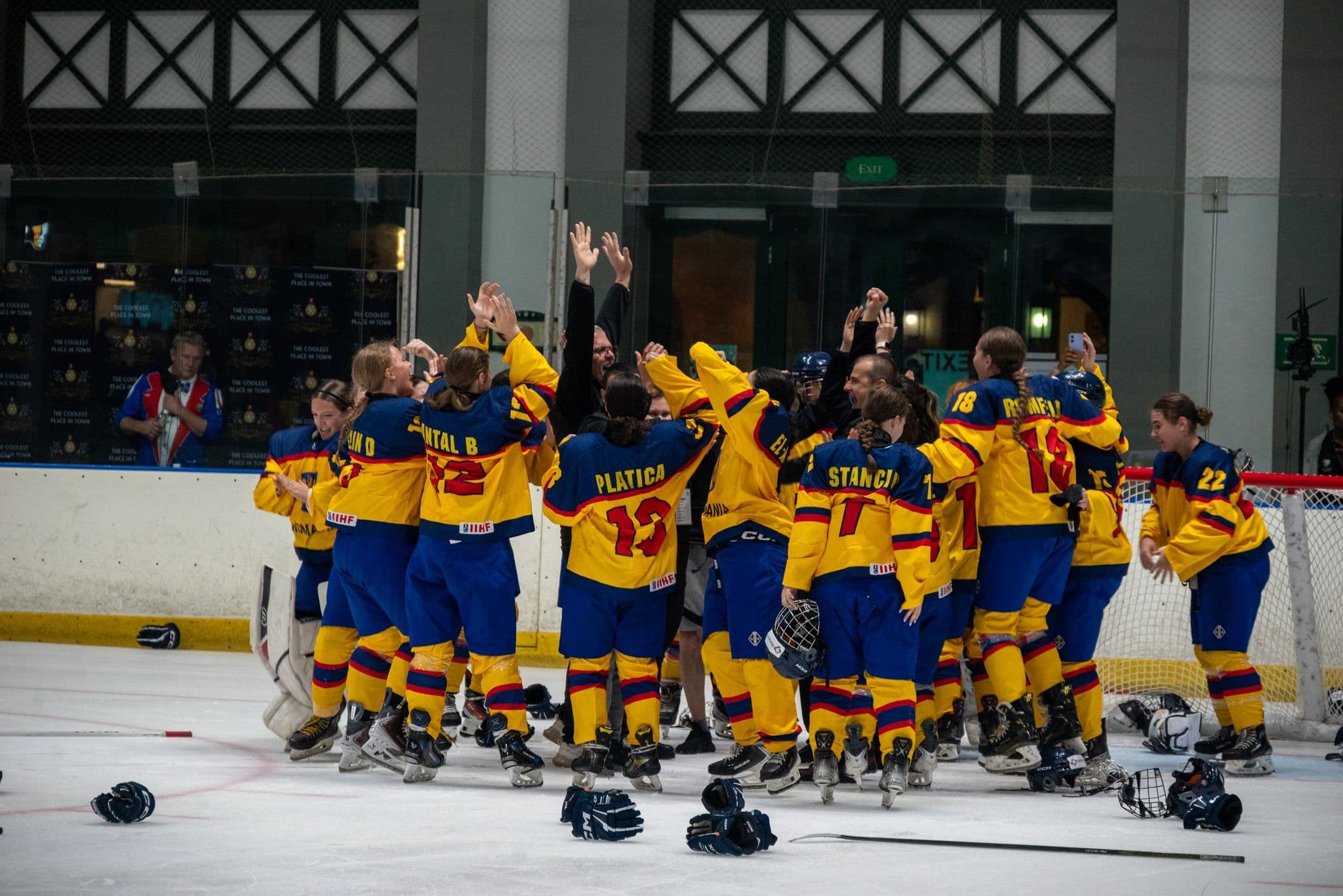 Hocheiul e mai frumos când și fetele scriu povestea!
